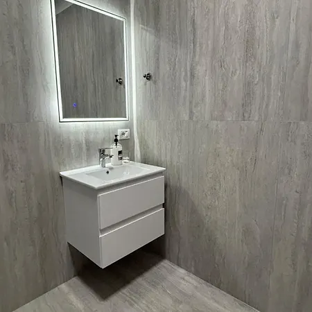 아파트 10-th Floor Flat With Stunning View 티라나