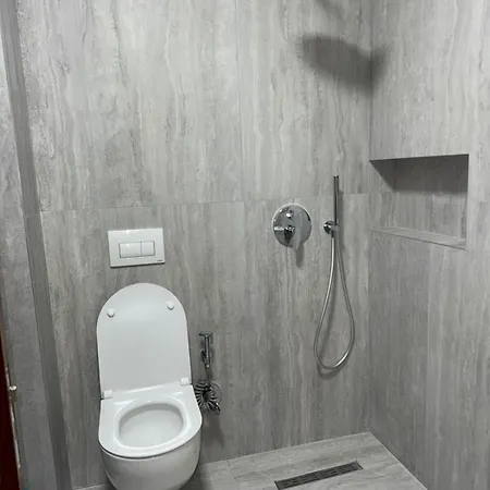 아파트 10-th Floor Flat With Stunning View 티라나