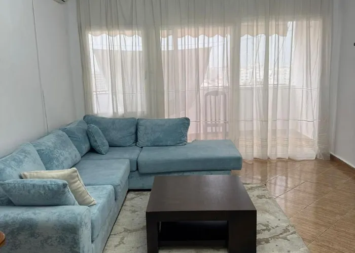 10-th Floor Flat With Stunning View 公寓